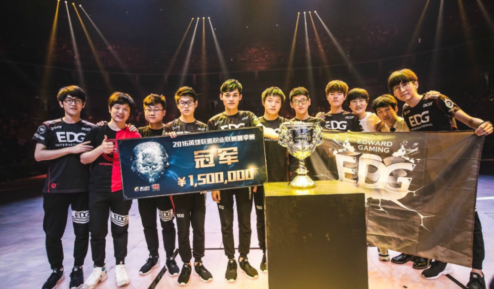  电竞纪录片火热播出，幕后故事感动万千观众  