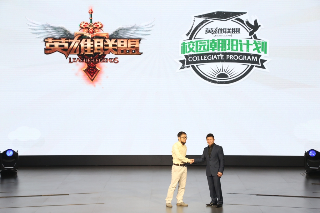  电竞高校联赛开赛学子热血征战  