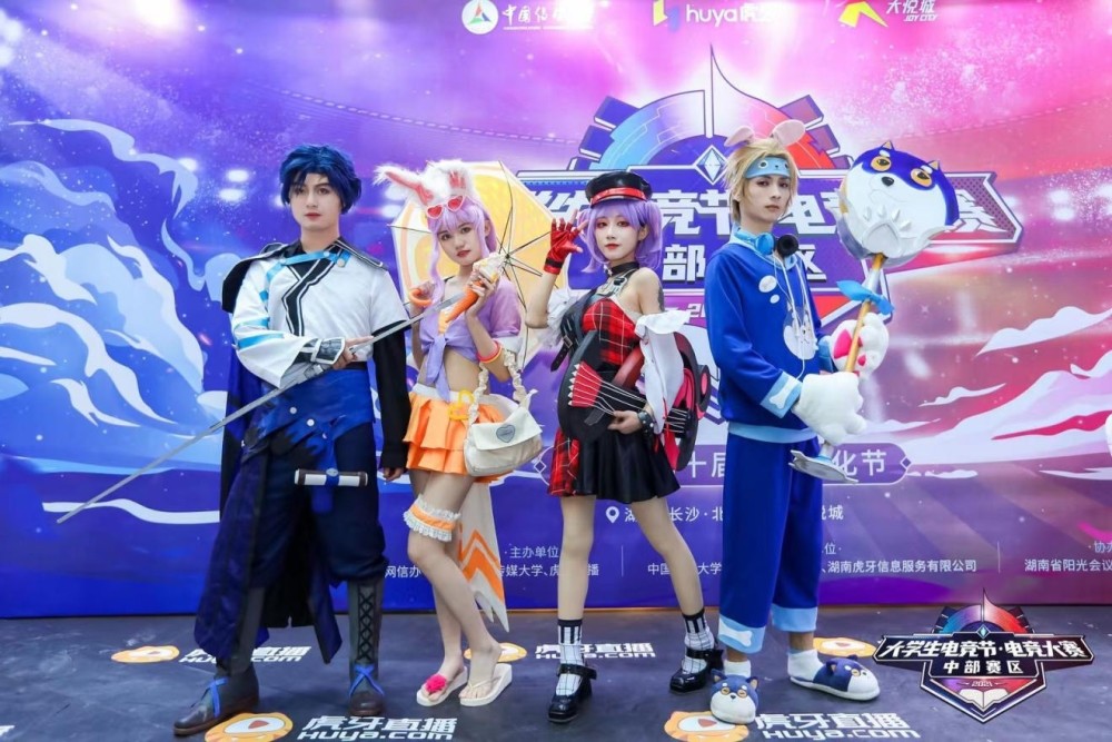  电竞战队逆风翻盘勇夺联赛桂冠