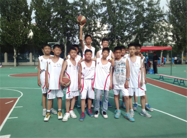  高芙青少年组夺冠，美国超新星横空出世