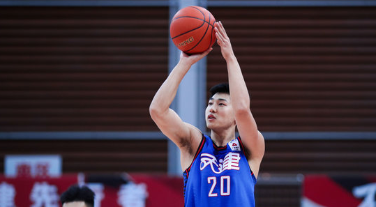  天津先行者外线发威，三分雨浇灭吉林队