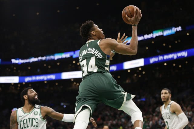  雄鹿字母哥强势发挥轻取篮网