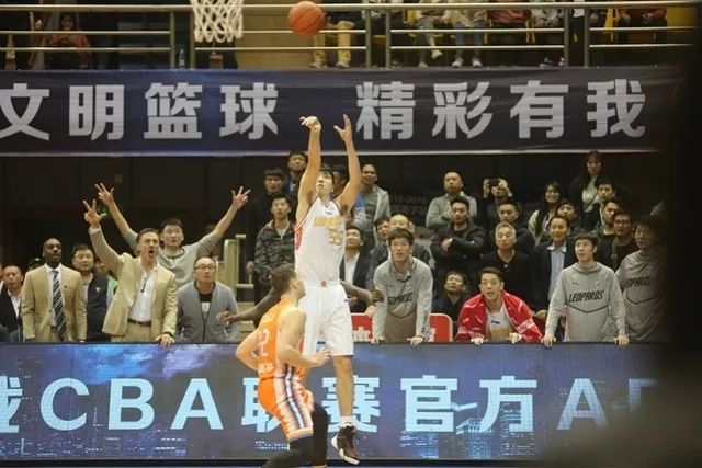  CBA季后赛烽火重燃，八强队伍蓄势待发