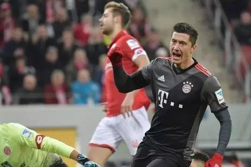  拜仁慕尼黑主场完胜多特，德甲霸主显威风  